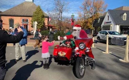 Side Car Santa – 2024 Schedule in Merchants Square, Colonial Williamsburg!