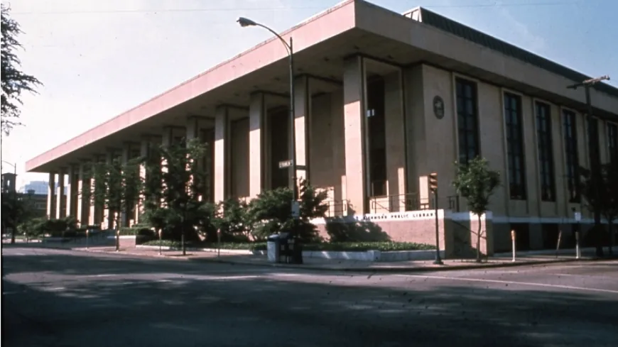 What services and programs are available to me at the Richmond Public Law Library?