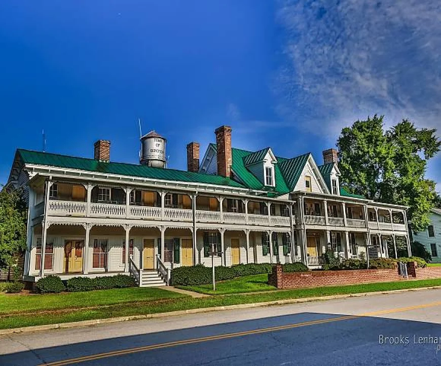 On Friday, October 3, 2025 at 05:00 pm - TOWN OF BOYDTON: Sit 'n Sip - Front Porch Fridays