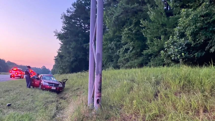 74-year-old man dies after vehicle crashes into VDOT sign on I-64 in Henrico