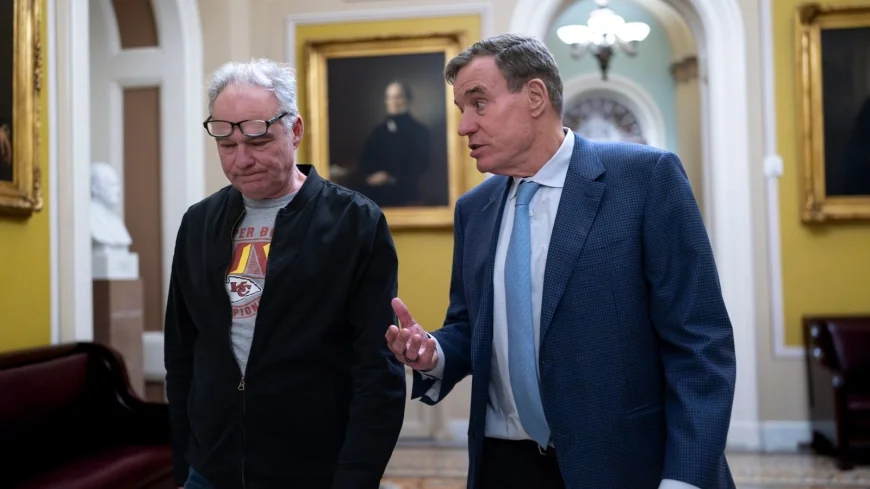 Kaine, Warner introduce bill to bar ICE agents from wearing masks
