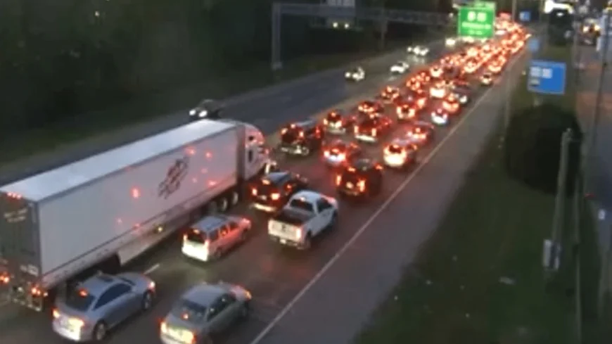 Tractor-trailer crash on I-95 causes delays in Richmond