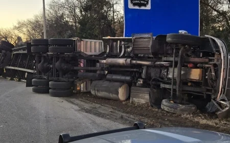 Tractor-trailer crash spills metal beams across I-95 South in Richmond