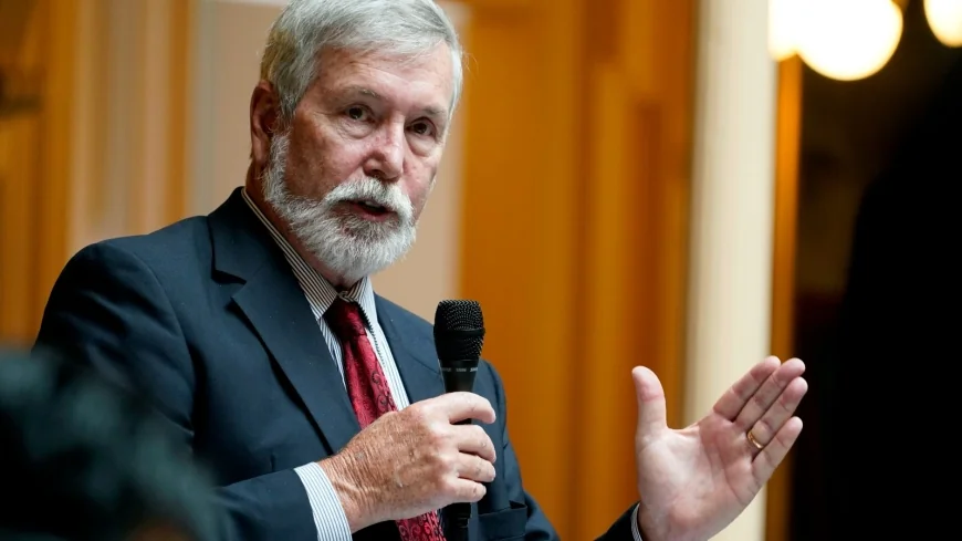 Virginia Beach Del. Barry Knight dies